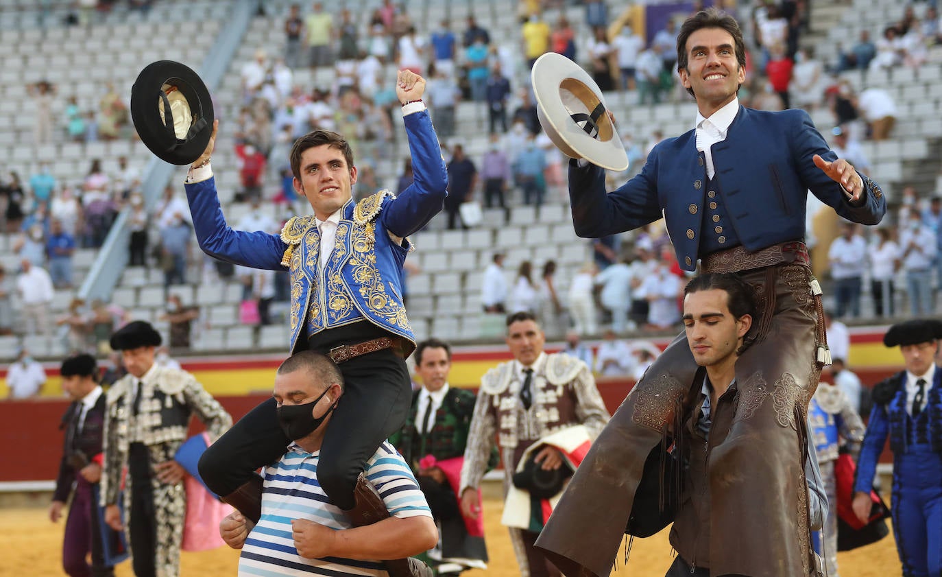 Guillermo Hermoso de Mendoza coloca a dos manos en Palencia.