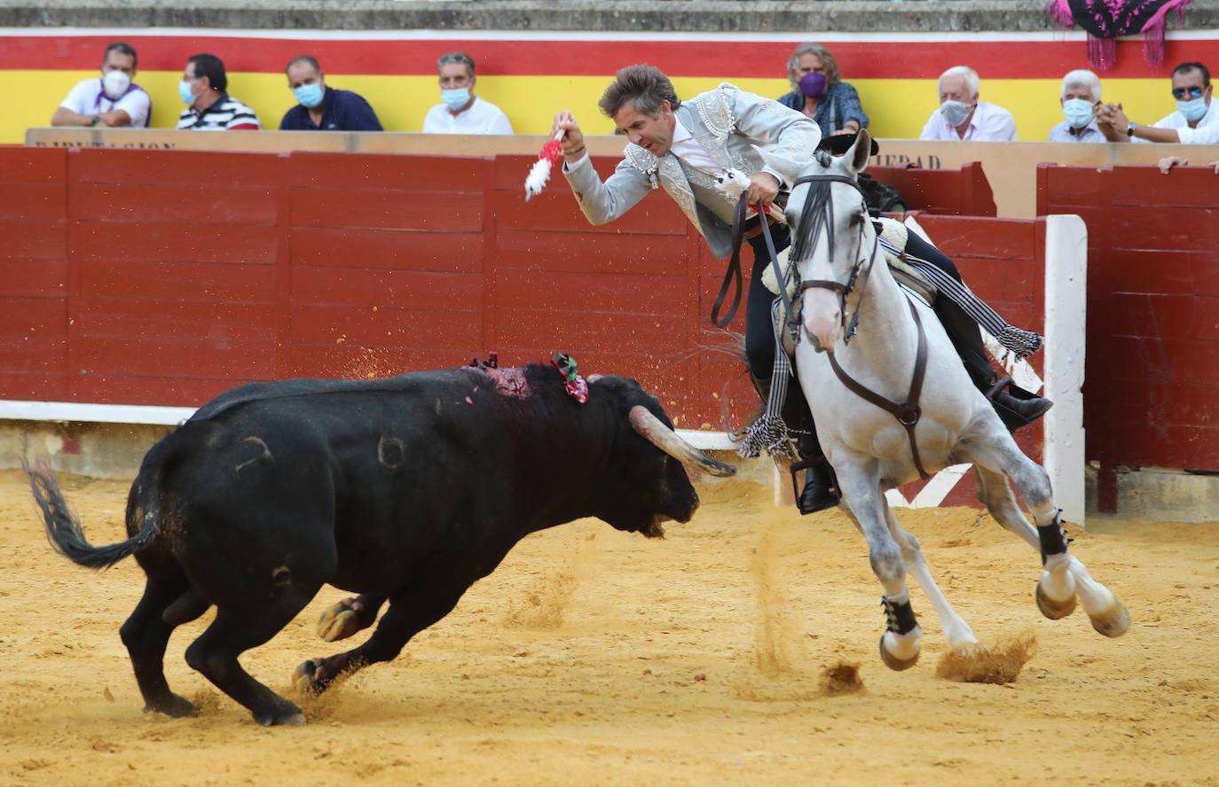 Guillermo Hermoso de Mendoza coloca a dos manos en Palencia.