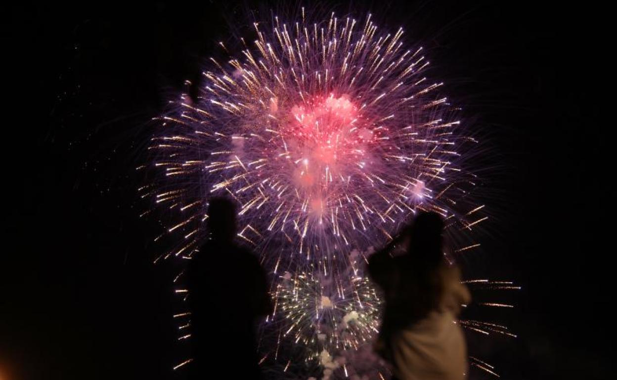 Fuegos artificiales del sábado por la noche. 