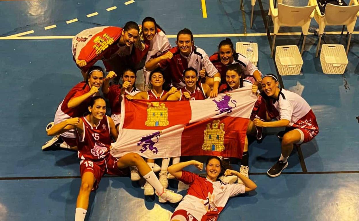 La selección cadete celebrando su pase a la lucha por las medallas 