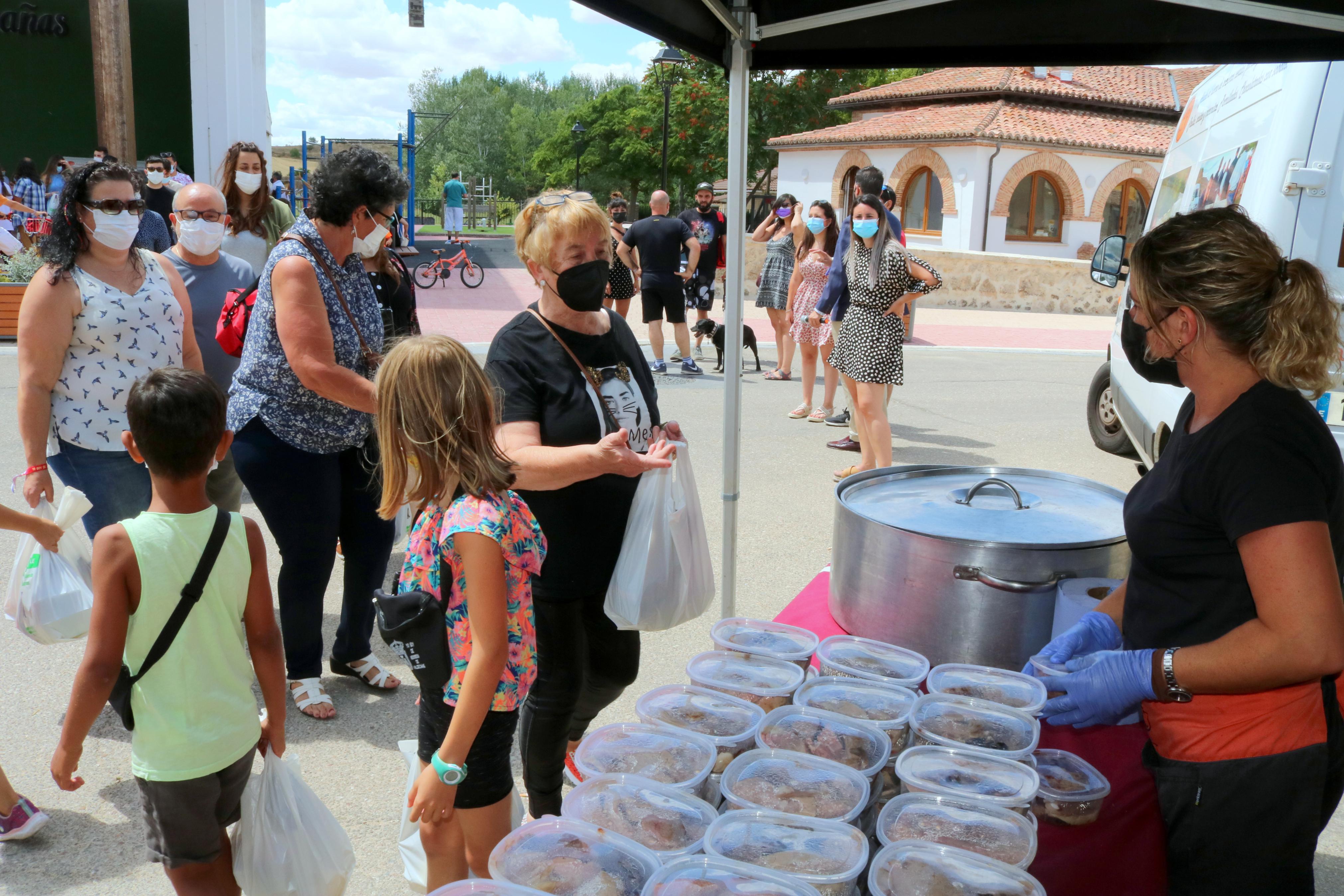 La localidad cerrateña disfrutó de una ternera asada para todo el pueblo