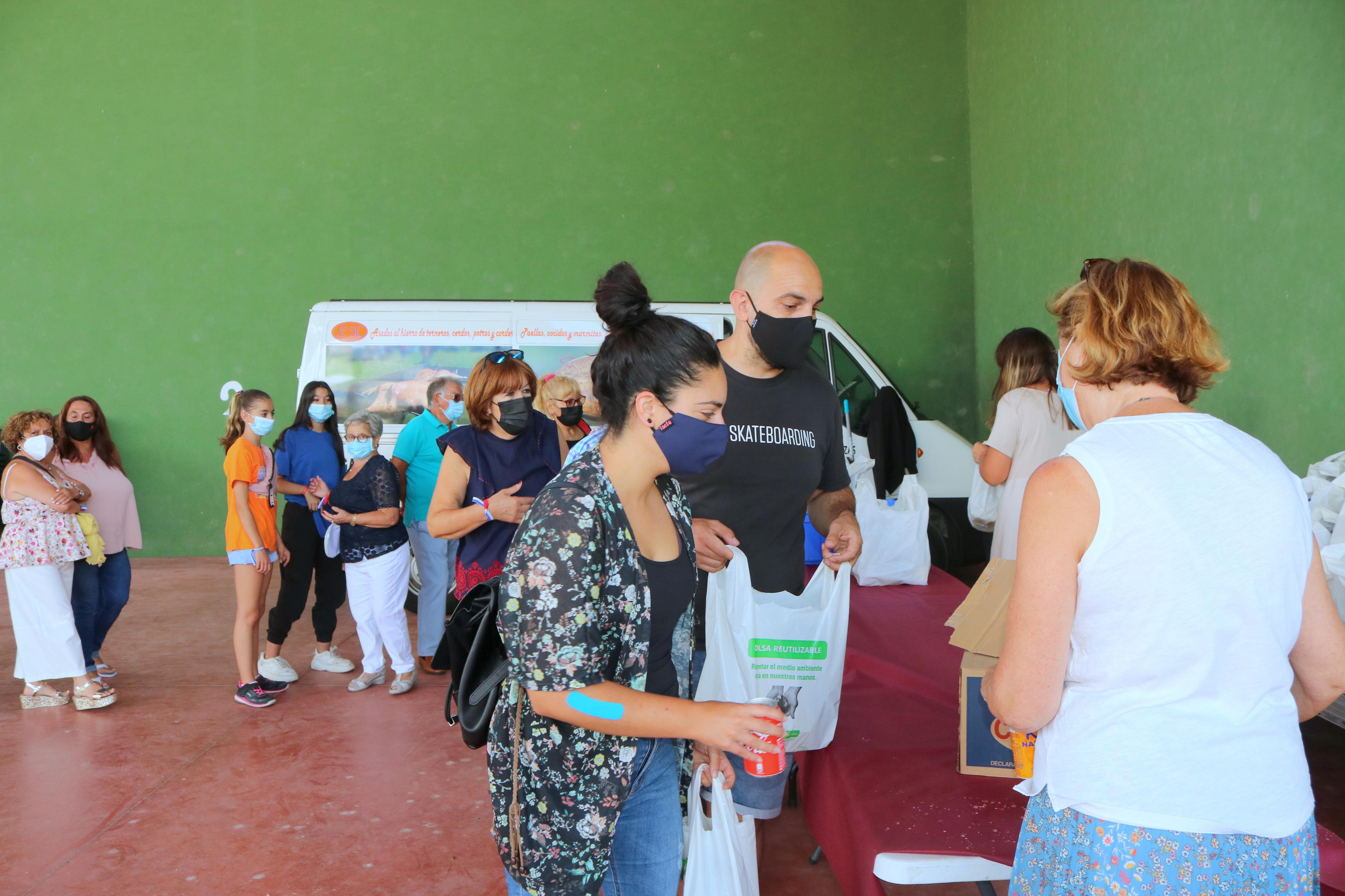 La localidad cerrateña disfrutó de una ternera asada para todo el pueblo