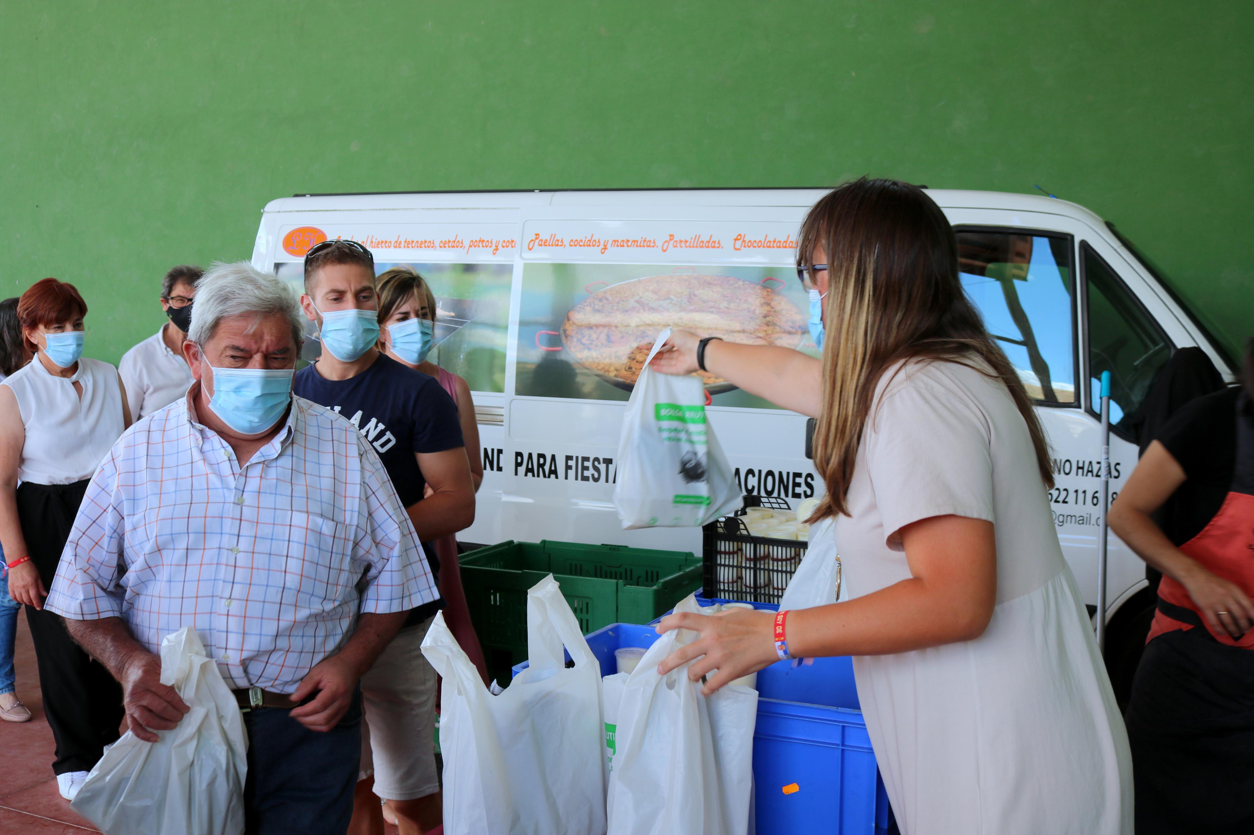 La localidad cerrateña disfrutó de una ternera asada para todo el pueblo