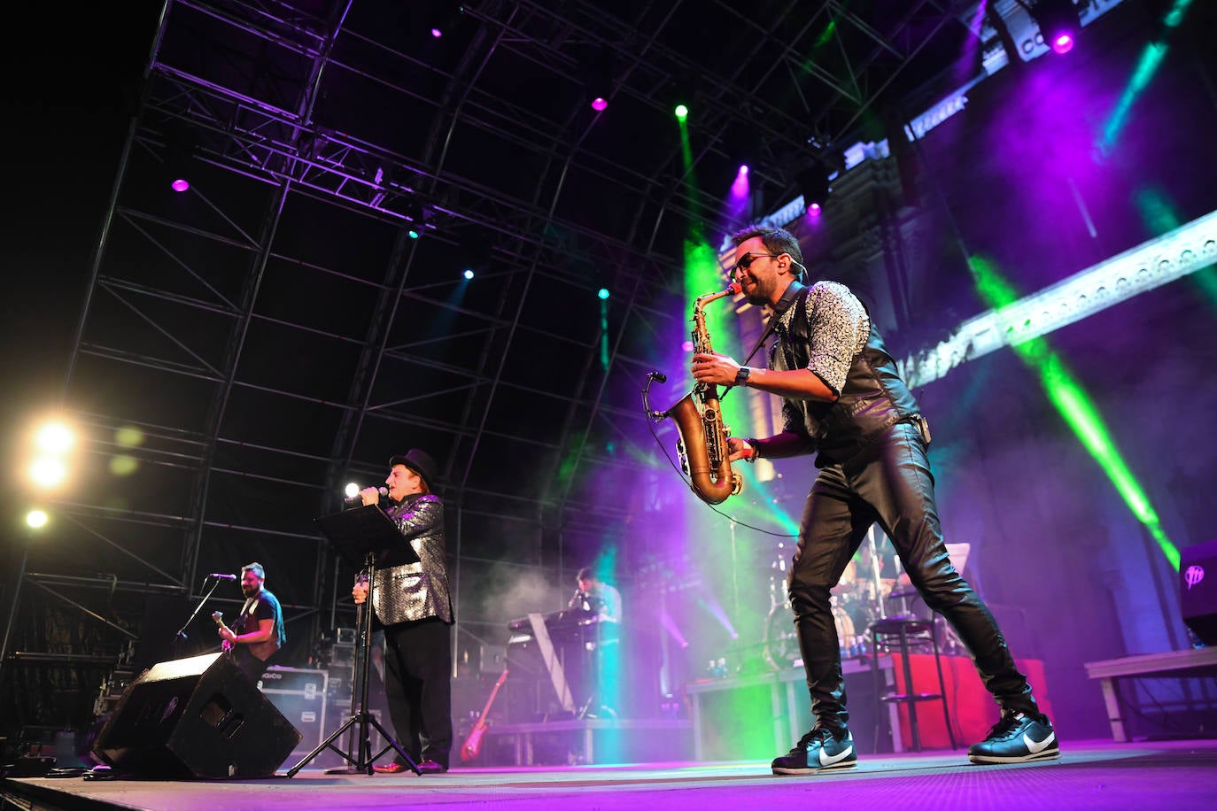 Fotos: Concierto de la Orquesta Mondragón el la Plaza Mayor de Valladolid