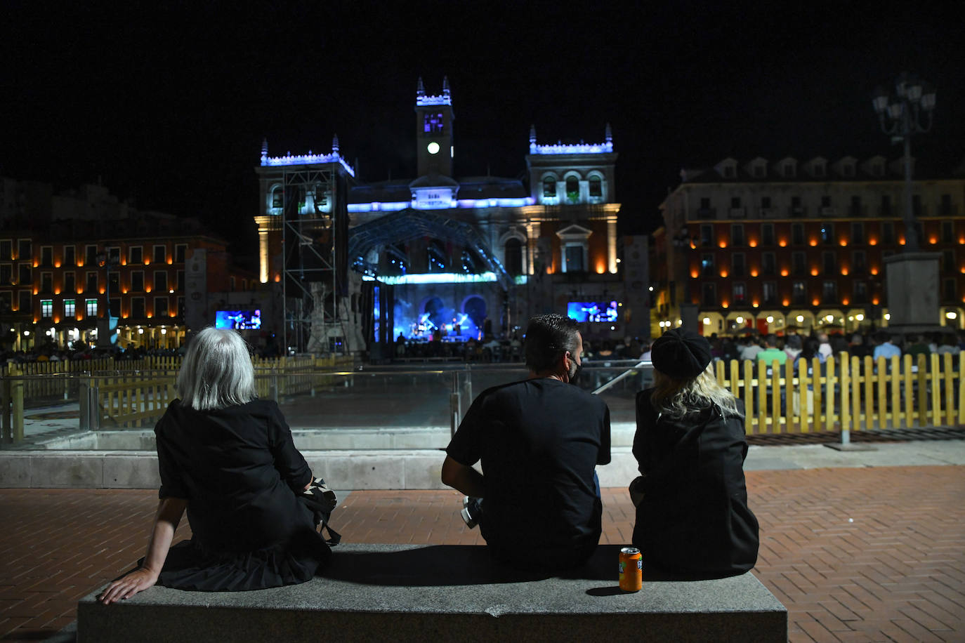 Fotos: Concierto de la Orquesta Mondragón el la Plaza Mayor de Valladolid