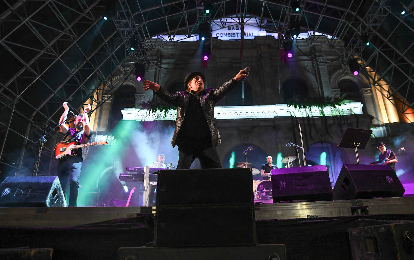 Fotos: Concierto de la Orquesta Mondragón el la Plaza Mayor de Valladolid