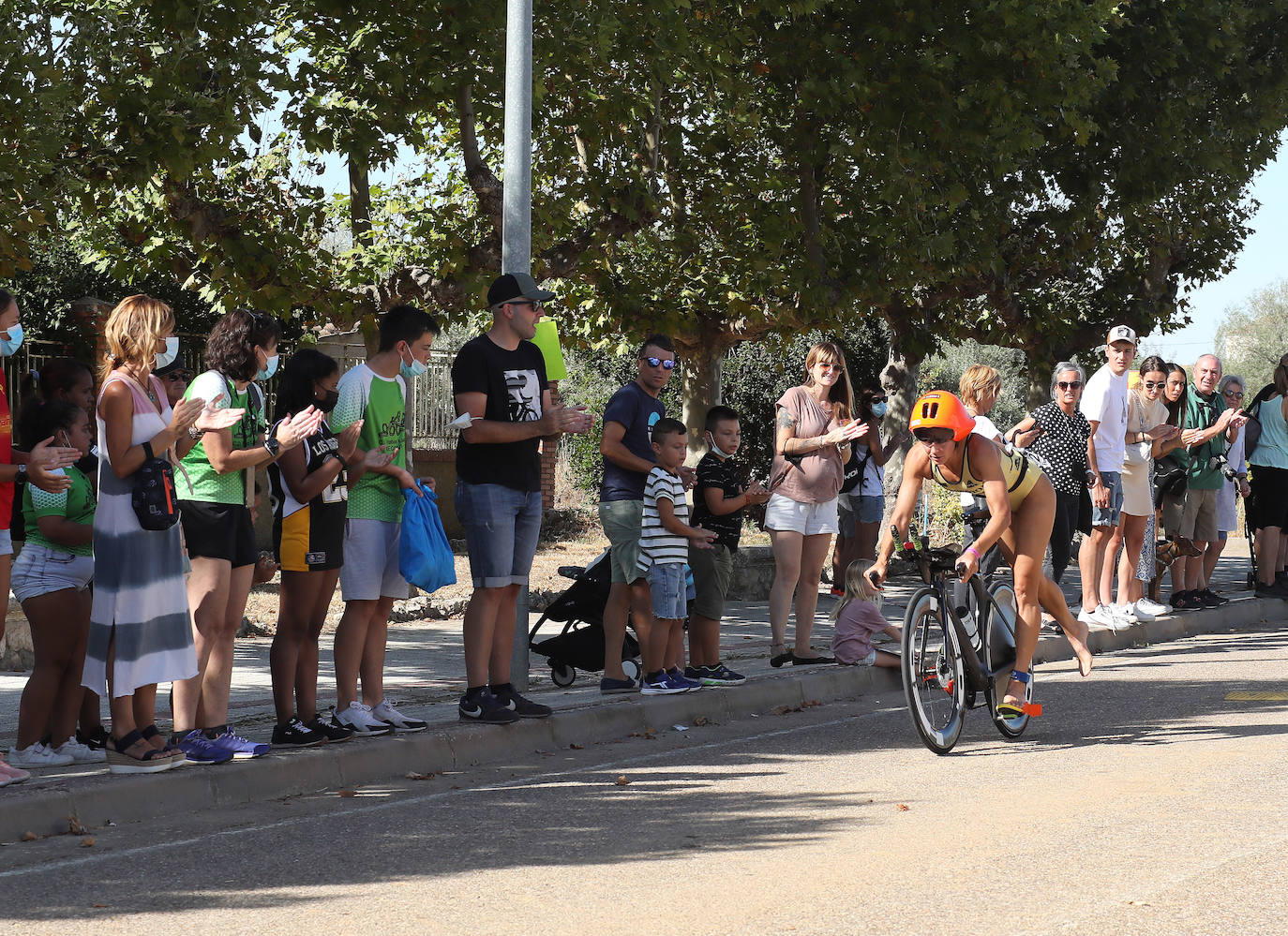 El público de Frómista animó y arropó a los deportistas, que no conmpetían aquí desde 2019