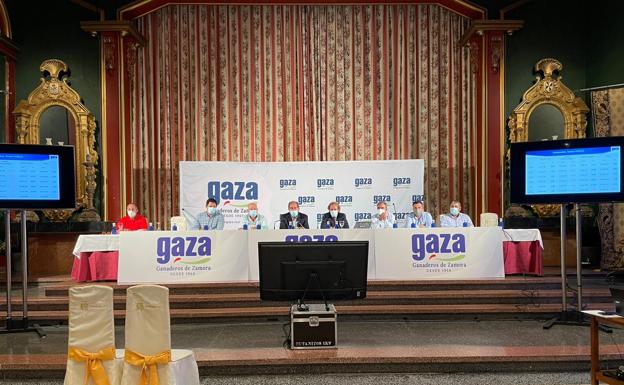 Los máximores responsables de Leche Gaza, en la asamblea celebrada el viernes 3 de septiembre.