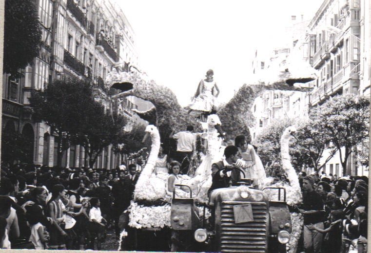 1951. Desfile de carrozas.