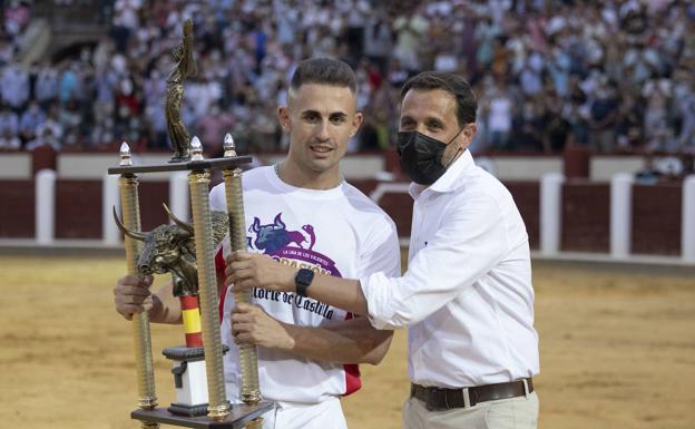 Javier Manso 'Balotelli', ganador de la Liga del Corte del Puro 2021.