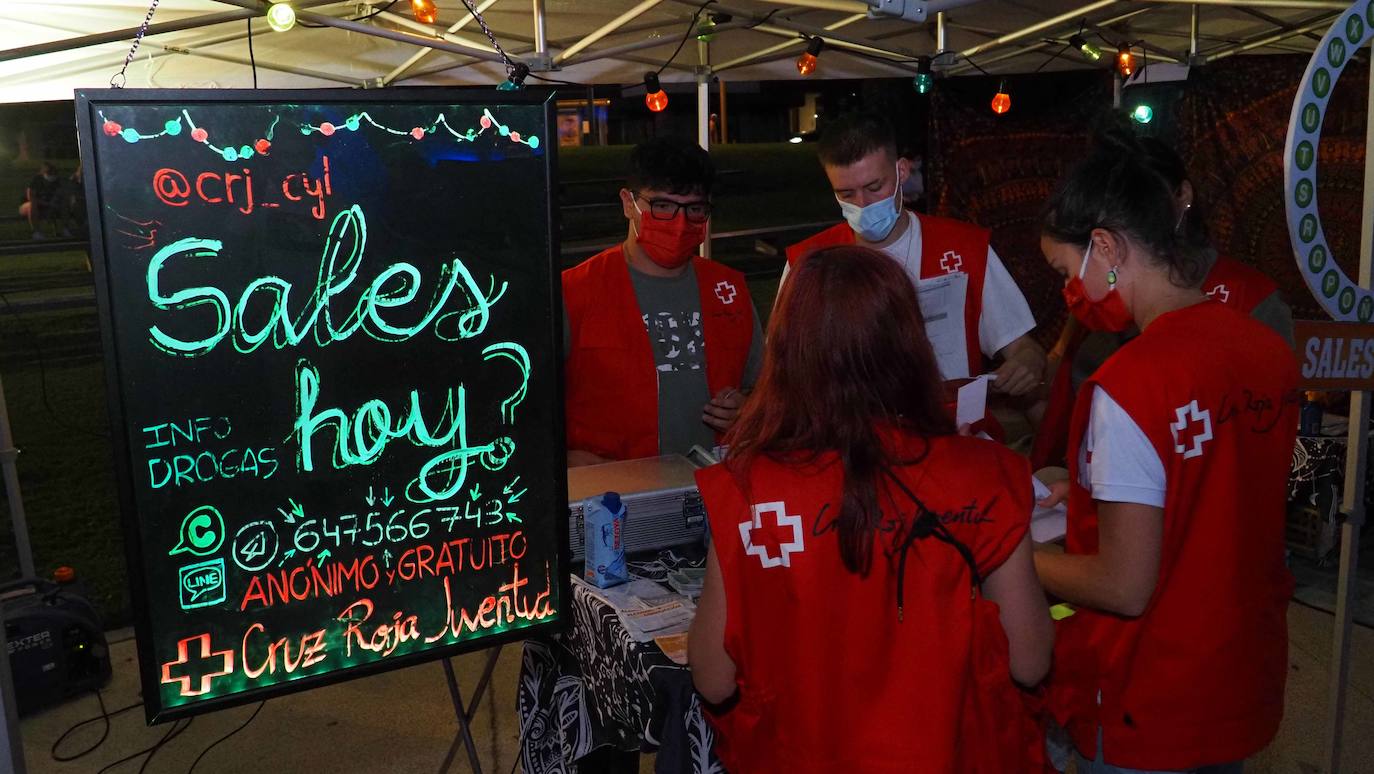 Fotos: Taller de cruz roja destinado a los jóvenes en las Fiestas de Valladolid