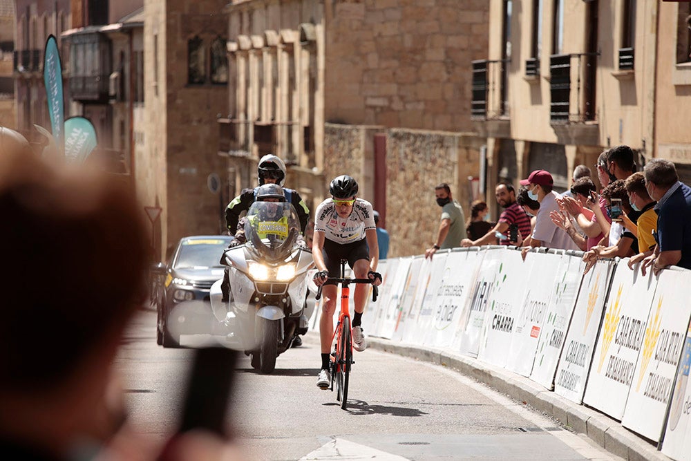 Etapa y maillot amarillo para Vinicius en la última etapa de la Vuelta a Salamanca