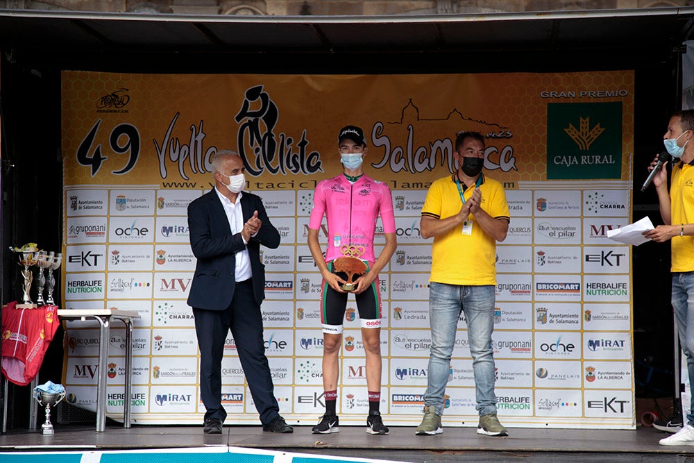 Etapa y maillot amarillo para Vinicius en la última etapa de la Vuelta a Salamanca