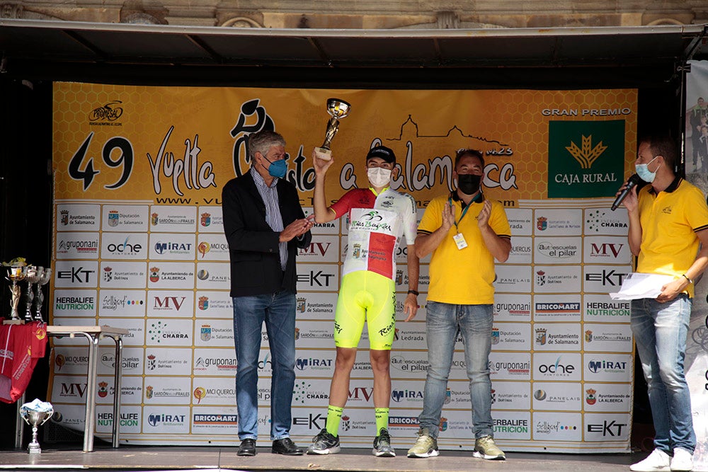 Etapa y maillot amarillo para Vinicius en la última etapa de la Vuelta a Salamanca