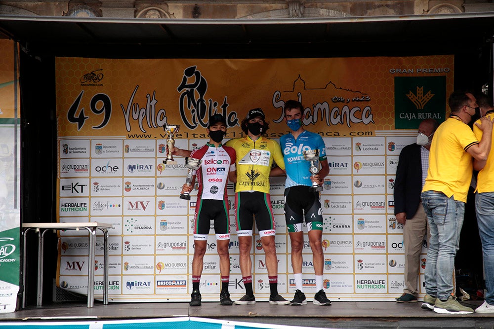 Etapa y maillot amarillo para Vinicius en la última etapa de la Vuelta a Salamanca