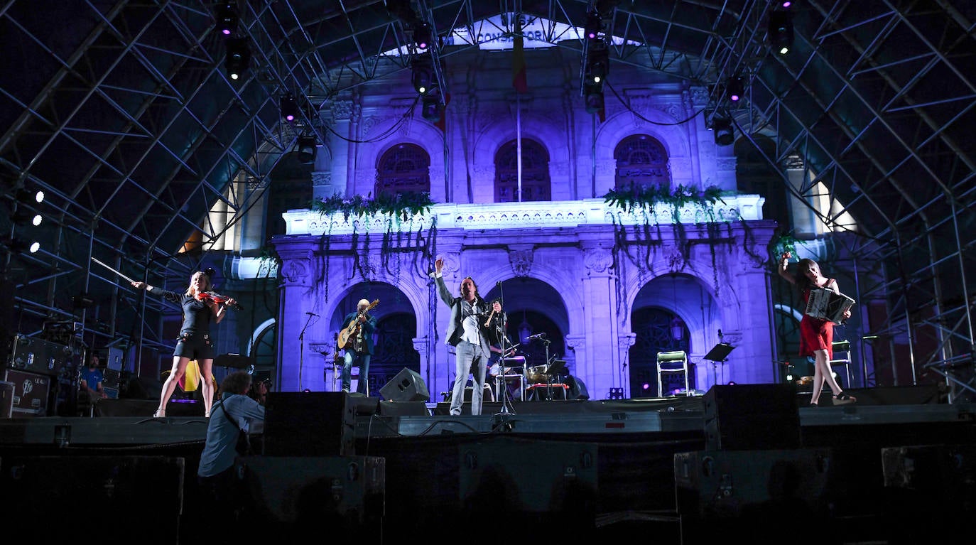 Fotos: Concierto de Carlos Núñez en la Plaza Mayor de Valladolid