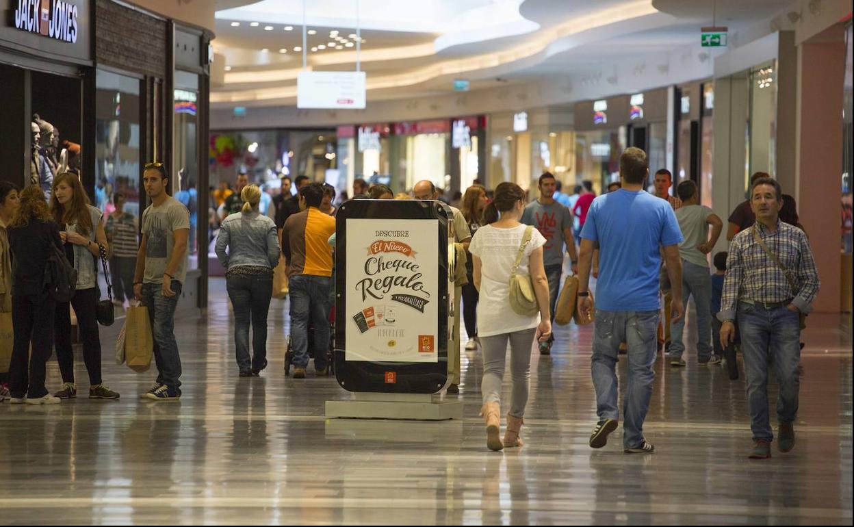 Centro comercial RÍO Shopping, en cuyo interior se ha producido la detención del varón por agredir a su pareja, menor de edad. 