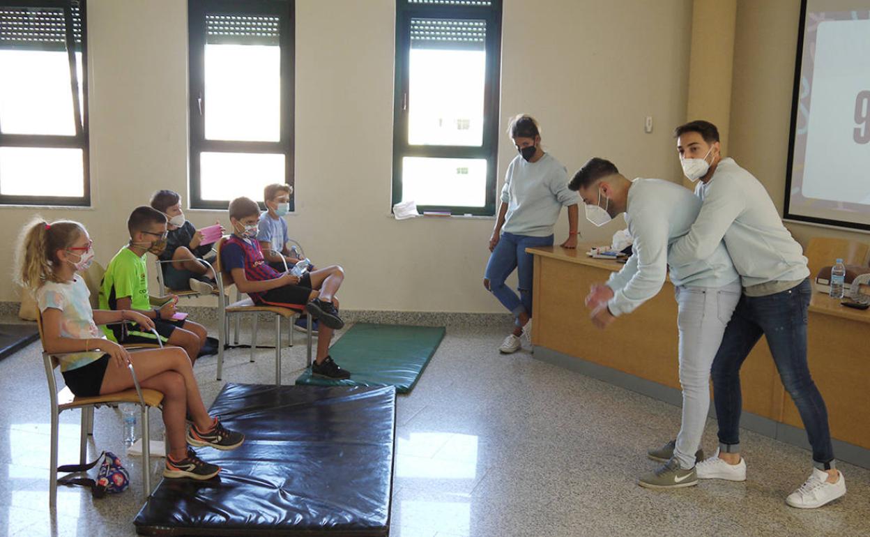 Taller de primeros auxilios en Carbajosa de la Sagrada. 