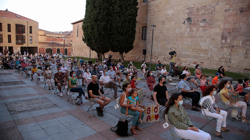 Música, acrobacias y humor con "Save the temazo" y "Lola" en el Patio Chico