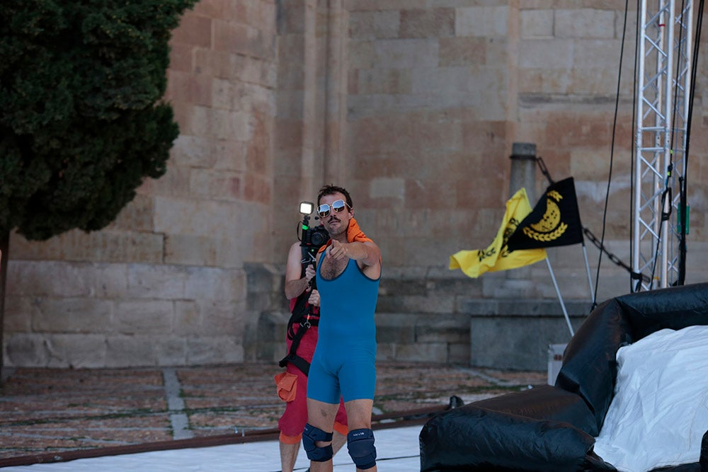 Música, acrobacias y humor con "Save the temazo" y "Lola" en el Patio Chico