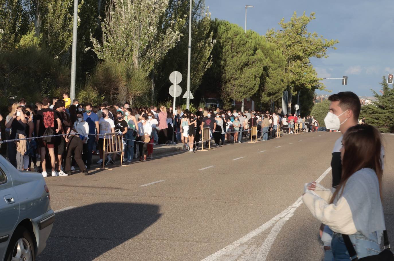 Fotos: Colas en el Real de la Feria con el aforo completo