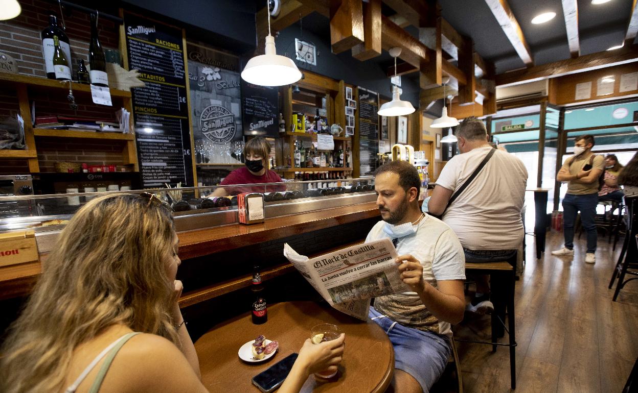 Interior de un bar de Valladolid durante la pandemia.