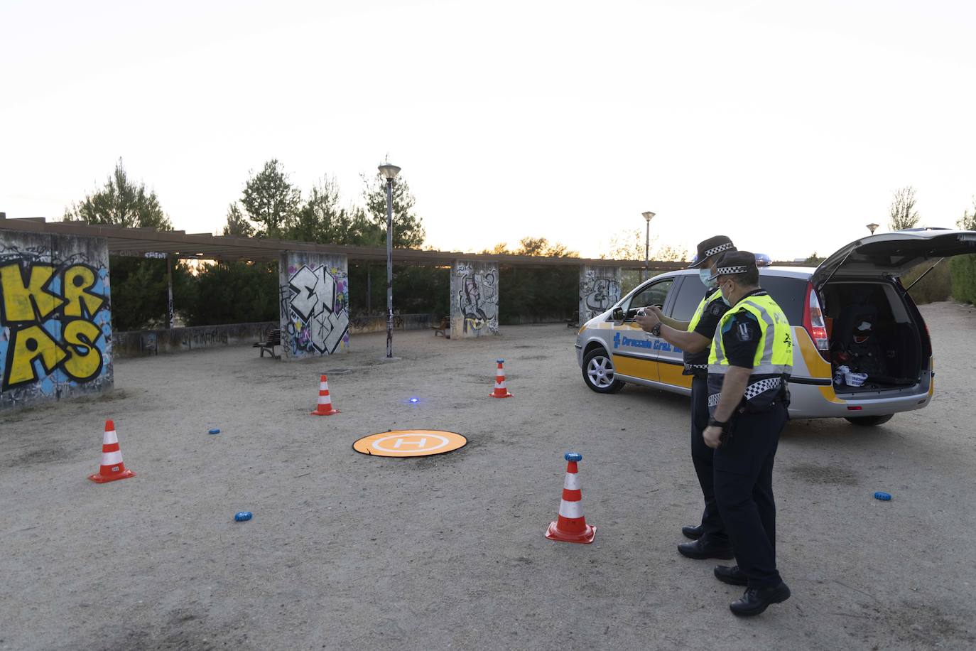 Imagen del operativo de la Policía Municipal para hacer volar un dron.