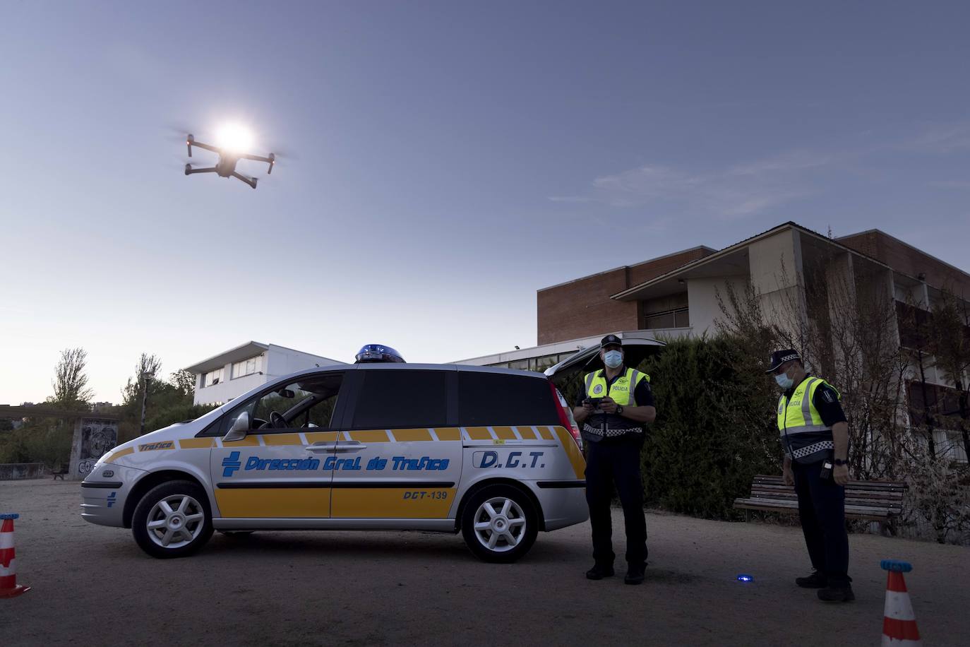 Imagen del operativo de la Policía Municipal para hacer volar un dron.