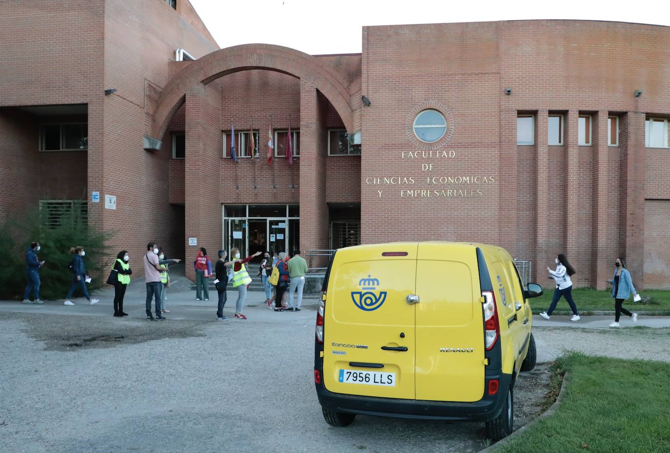 El examen de las oposiciones de Correos se ha celebrado en la Facultad de Económicas de Valladolid. 