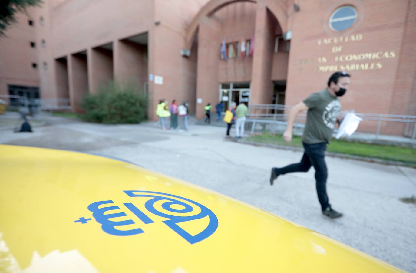 El examen de las oposiciones de Correos se ha celebrado en la Facultad de Económicas de Valladolid. 