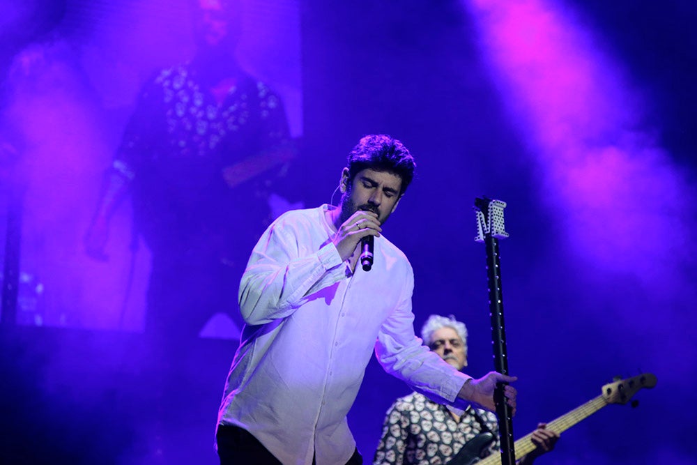 Melendi llena el campo de fútbol de Puente Ladrillo para el último concierto de su gira