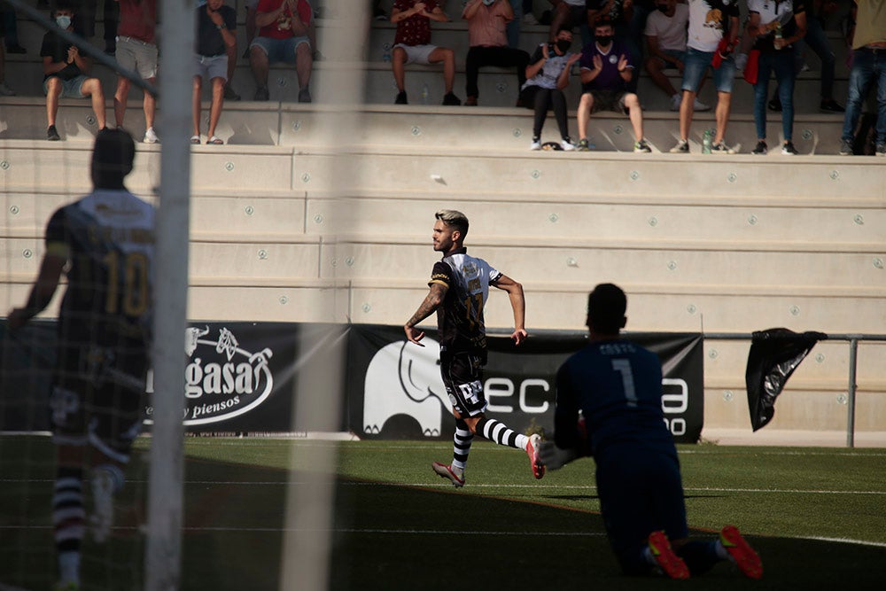 Goleada de Unionistas por 3-0 al Extremadura UD con dos goles del "pichichi" Rayco