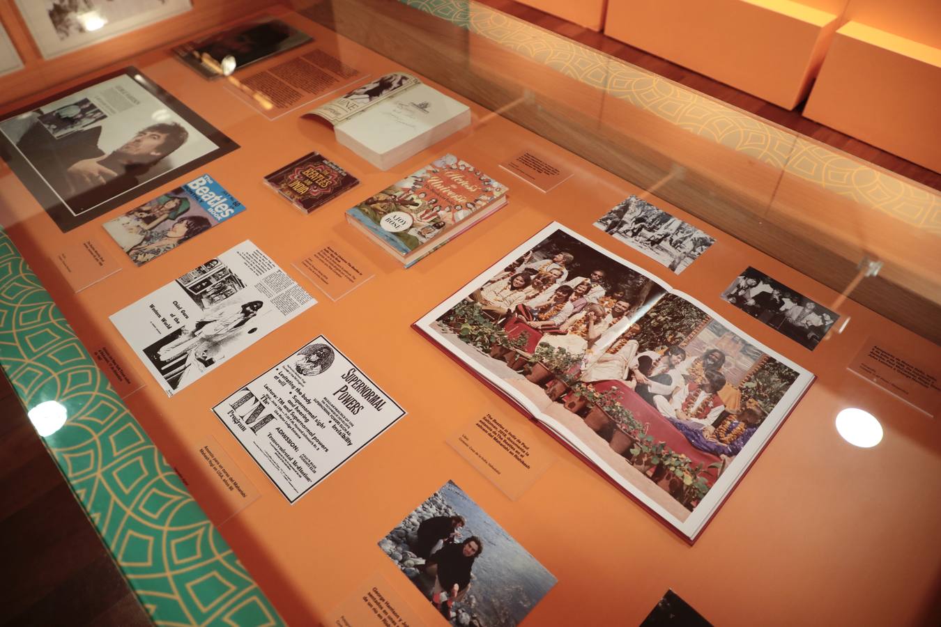 Fotos: La Casa de la India de Valladolid acoge la exposición &#039;The Beatles and India&#039;