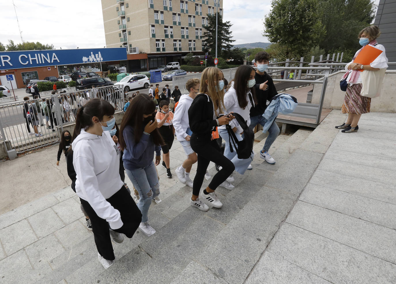 Fotos: Siete mil alumnos de ESO y Bachillerato vuelven a clase