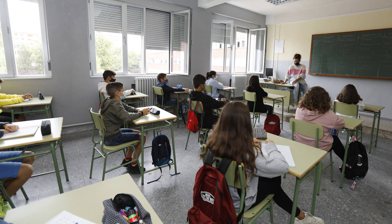 Fotos: Siete mil alumnos de ESO y Bachillerato vuelven a clase