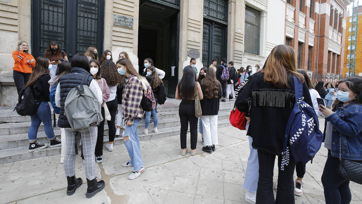 Fotos: Siete mil alumnos de ESO y Bachillerato vuelven a clase