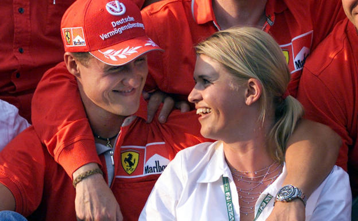 Michael Schumacher junto a su esposa, Corinna, en una imagen de archivo. 