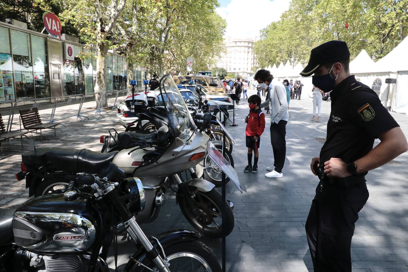 Fotos: Exposición del Día de la Policía en la Acera de Recoletos de Valladolid