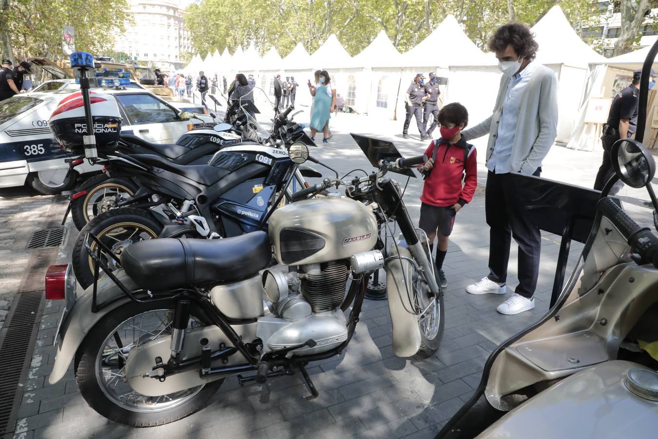 Fotos: Exposición del Día de la Policía en la Acera de Recoletos de Valladolid