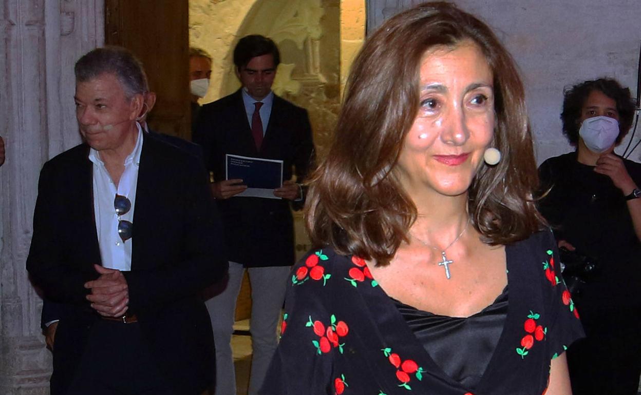 Ingrid Betancourt y Juan Manuel Santos, a su ellegada a IE University.