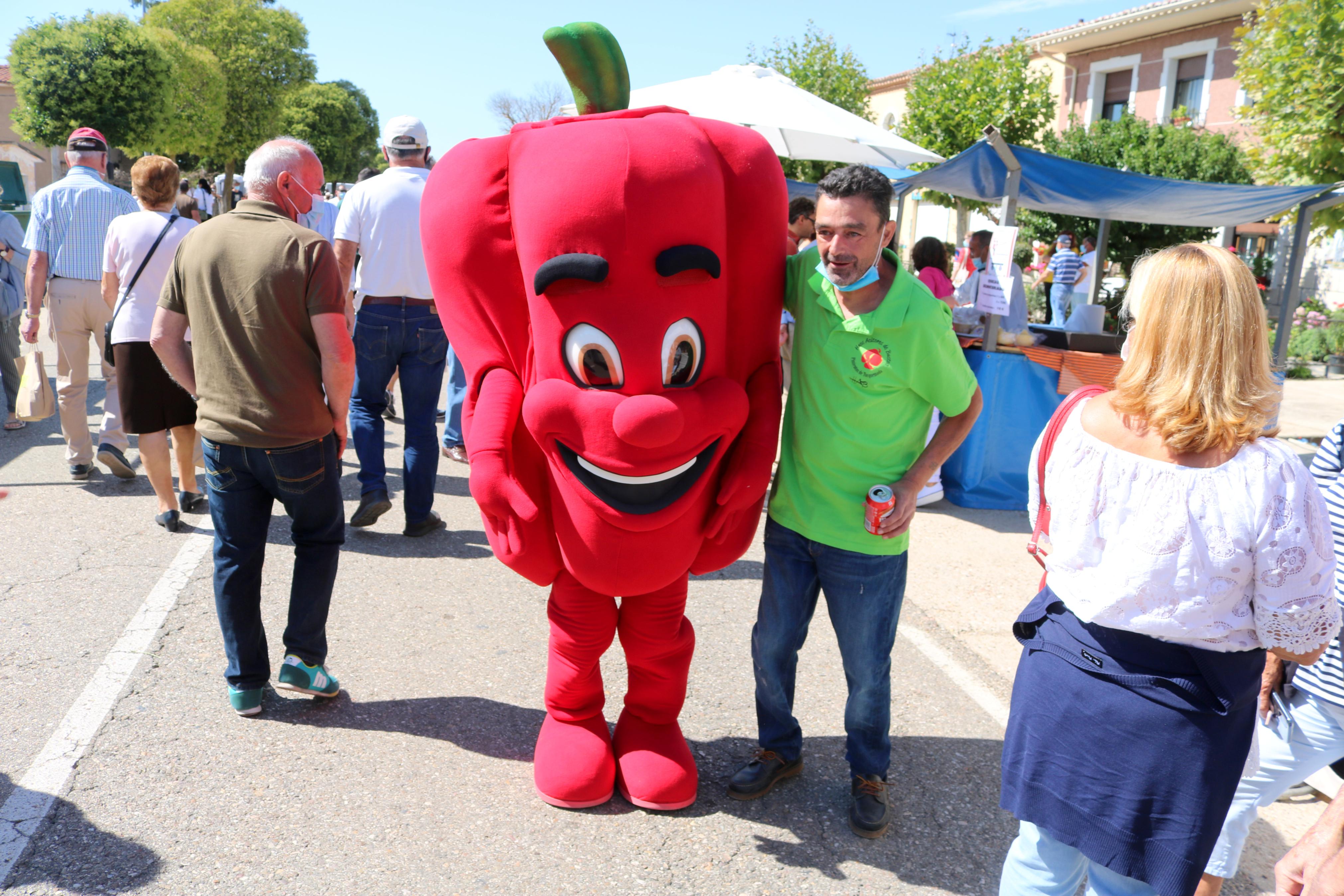 La Feria del Pimiento registró numerosa afluencia de público durante toda la jornada