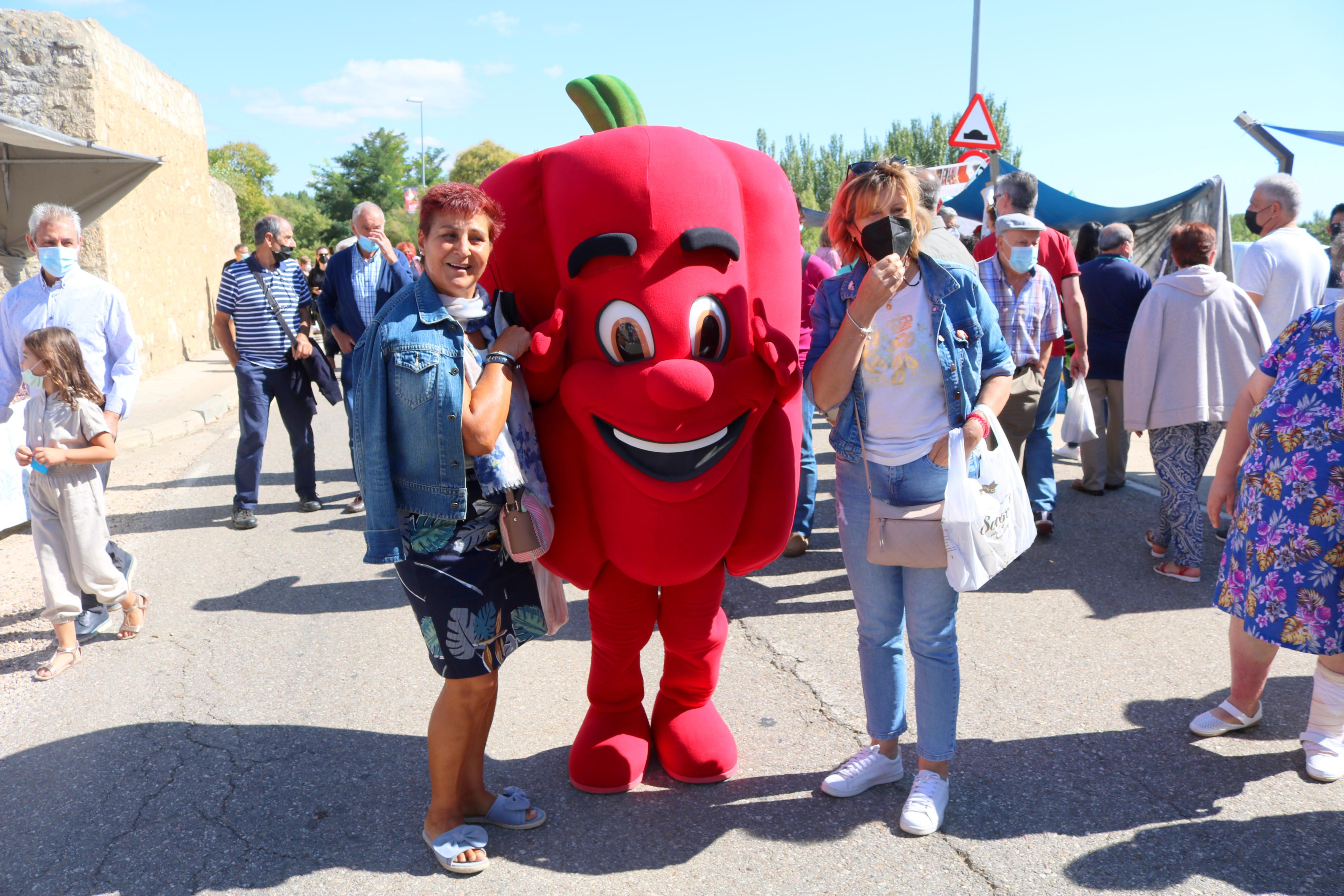 La Feria del Pimiento registró numerosa afluencia de público durante toda la jornada