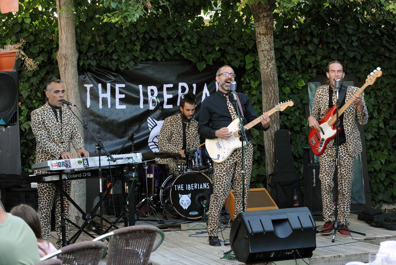 Fotos: Actuación de The Iberians en la terraza &#039;Los Guindales&#039; de Santovenia de Pisuerga