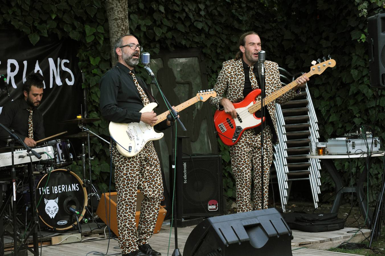 Fotos: Actuación de The Iberians en la terraza &#039;Los Guindales&#039; de Santovenia de Pisuerga