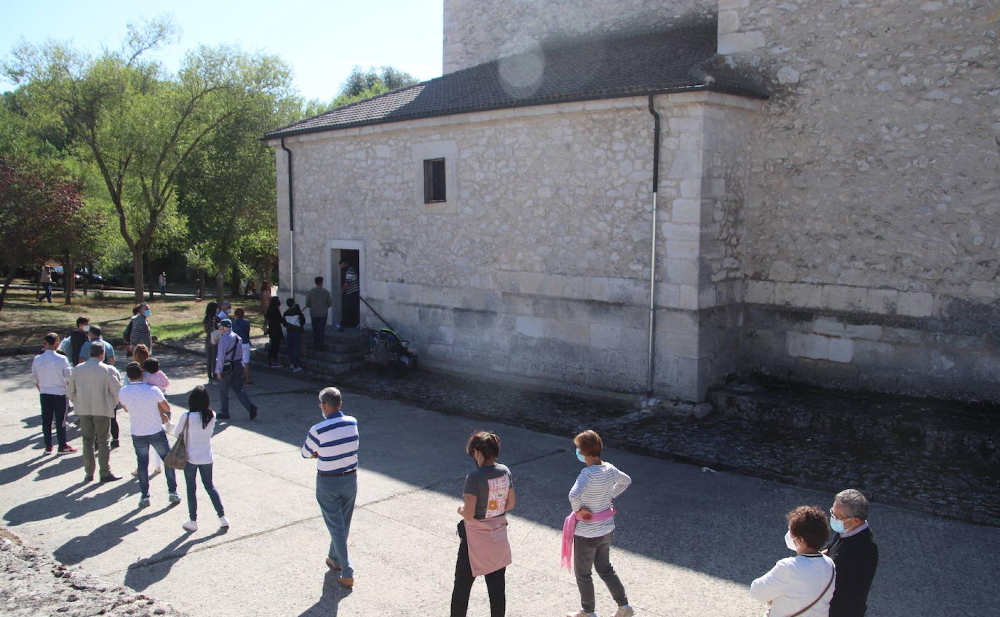 Colas para acceder al camarín.