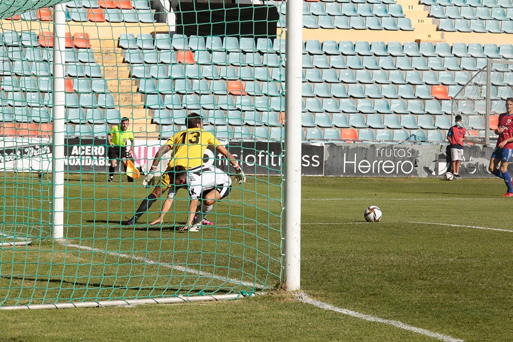 Empate a cero entre Salamanca CF UDS y Bergantiños FC en la vuelta de Uxio da Pena al Helmántico