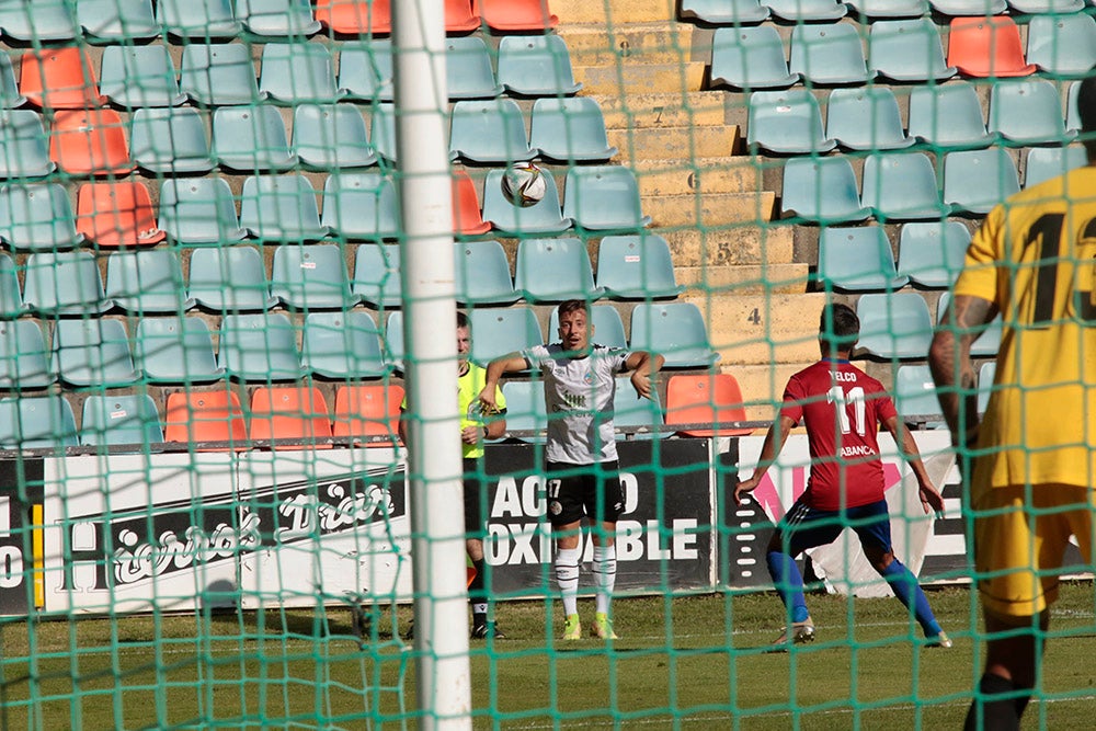 Empate a cero entre Salamanca CF UDS y Bergantiños FC en la vuelta de Uxio da Pena al Helmántico