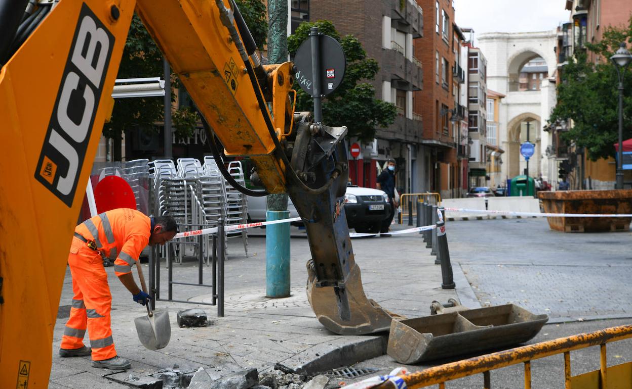 Obras de peatonalización de la plaza de los Arces.