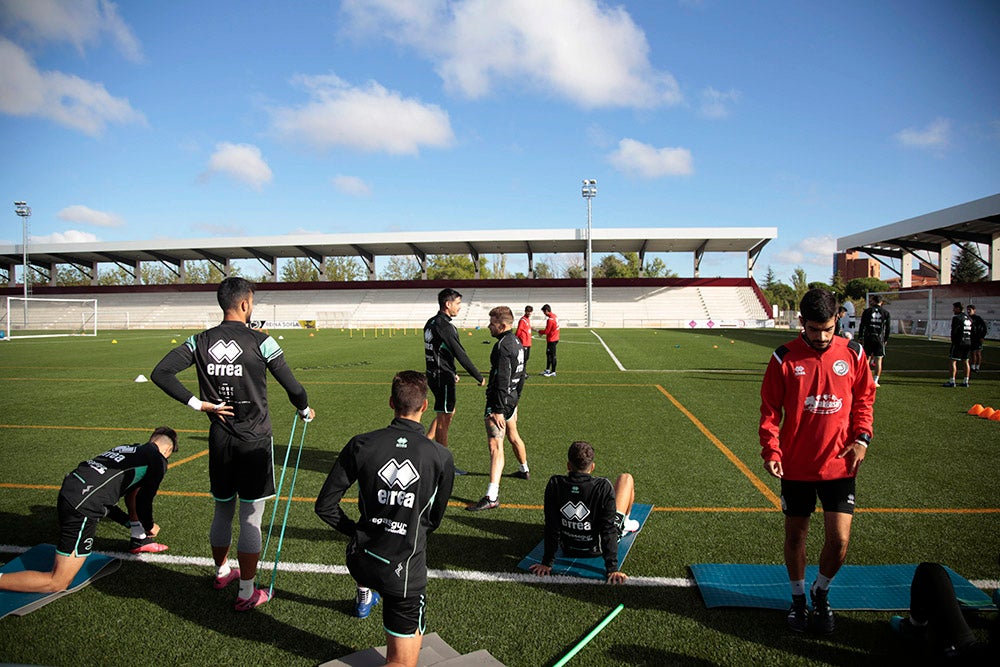 Mandi Sosa ya se entrena junto a sus compañeros en el Reina Sofía en su regreso a Unionistas, preparando el partido del domingo ante el Deportivo de La Coruña 