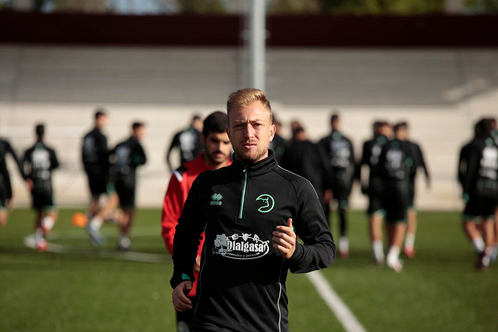 Mandi Sosa ya se entrena junto a sus compañeros en el Reina Sofía en su regreso a Unionistas, preparando el partido del domingo ante el Deportivo de La Coruña 